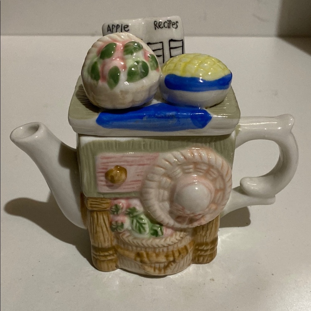 Charming 4” Ceramic Teapot designed with Apple & Lemon Pies on top.